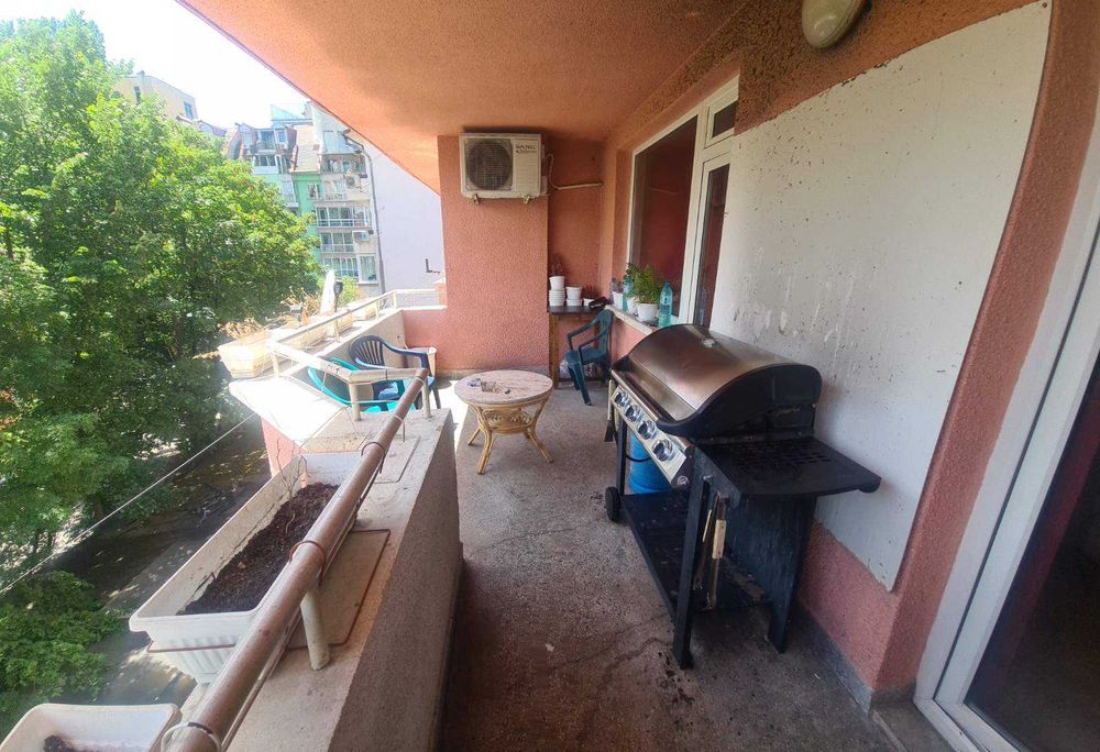 Дава се под наем Тристаен апартамент в София, Хладилника - 135 кв.м за 438000 € - Снимка #9