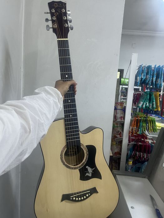 продам гитару,срочно