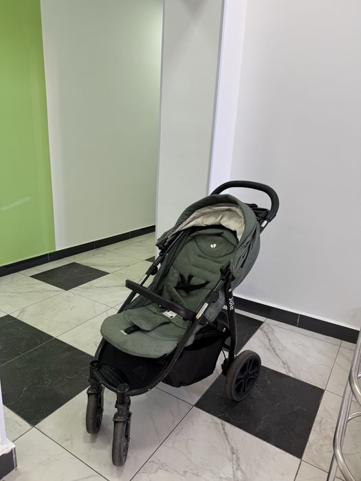 продам коляску от компаний JOIE