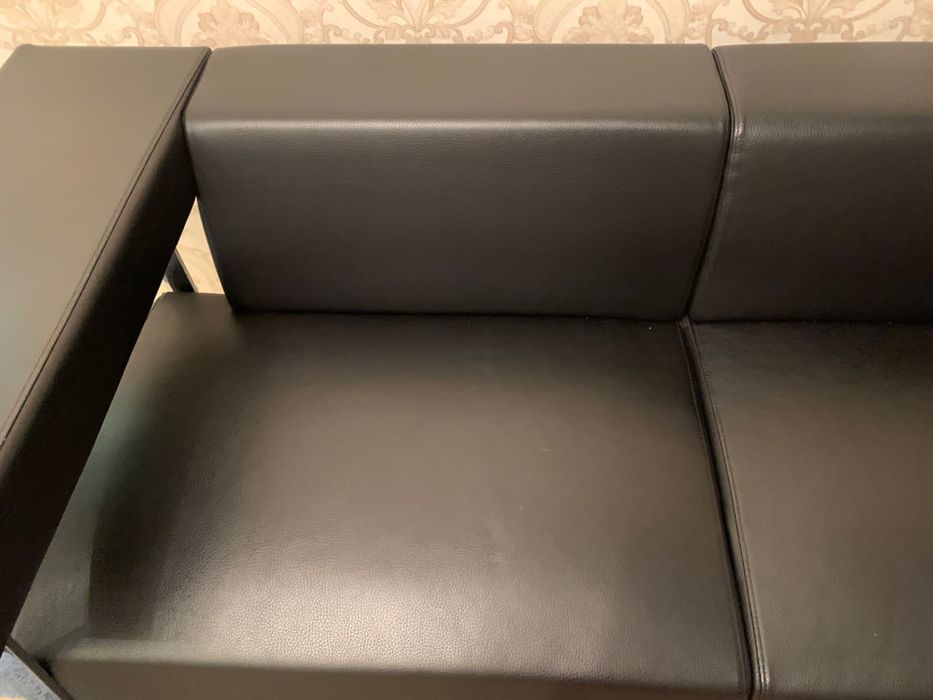 Диван кожаный