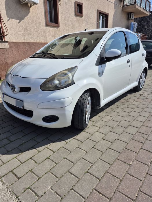 Vând Toyota Aygo  1.0