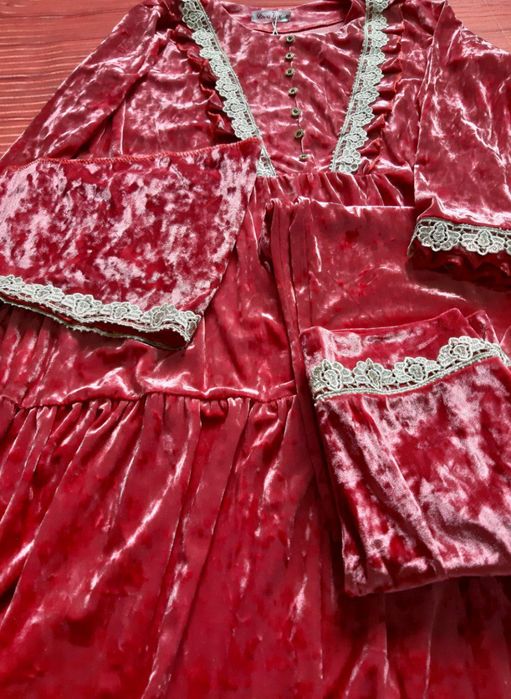 Kelinchaklar uchun ko'ylak poycha