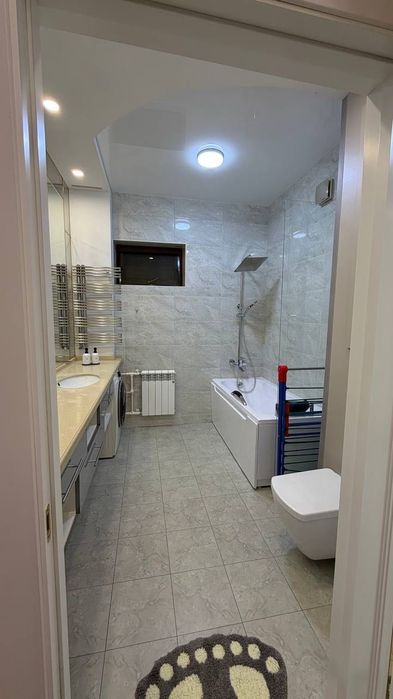 Продается 2 комнатная квартира ремонт ул.Кунаева, гостиница Россия