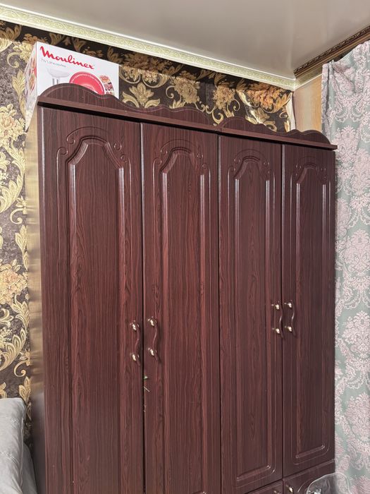 Продам стенку почти даром