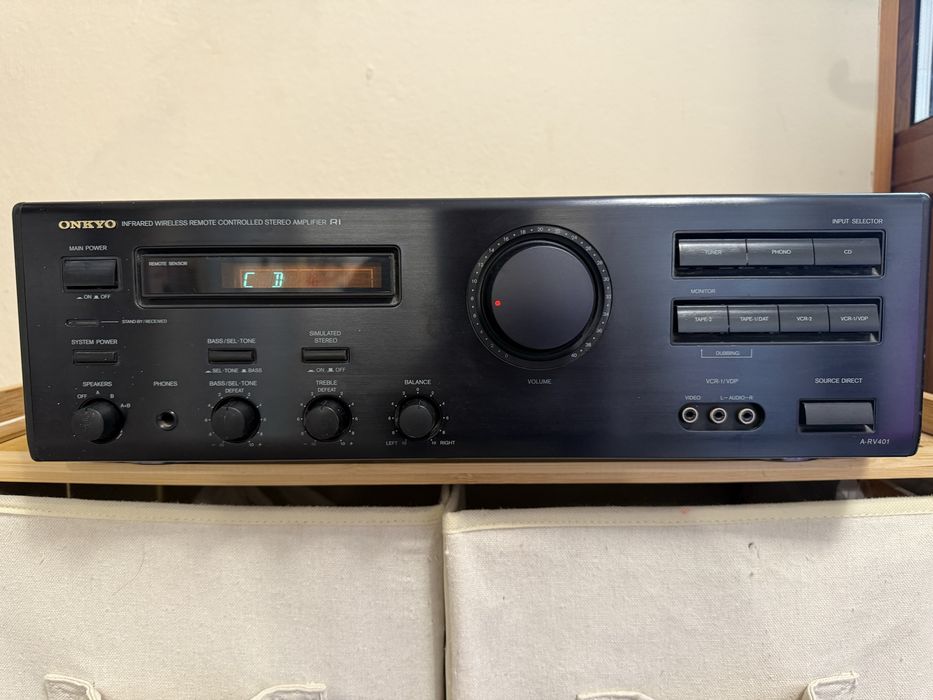 Onkyo A-RV401 Мощен и качествен стерео усилвател