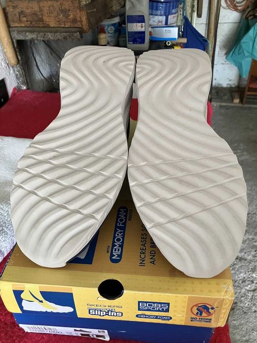 Vand adidasi Skechers, nr 42, noi, in cutie