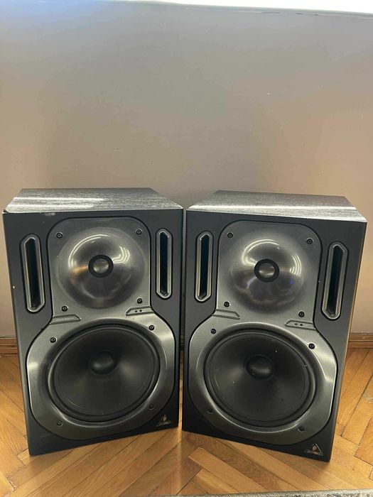 Boxe studio Behringer Truth B2031A