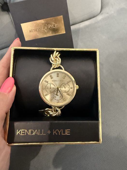 Нов часовник в кутия