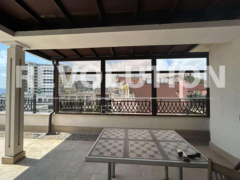 Тристаен апартамент в района на Бриз!