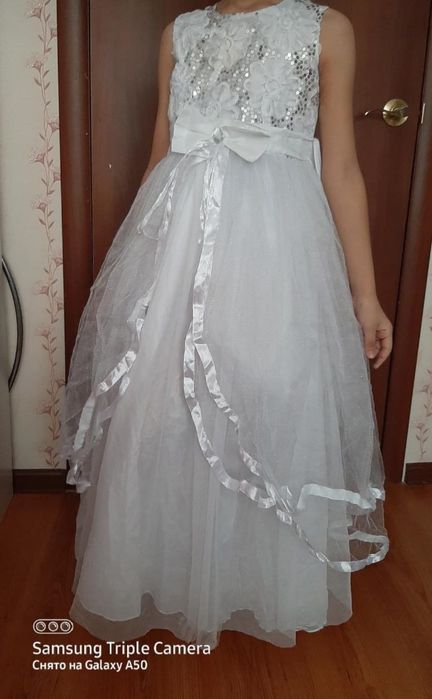 Срочно срочно продаётся новогоднее платье