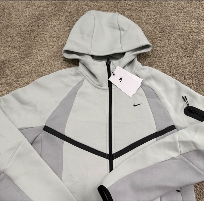 Nike tech бял.