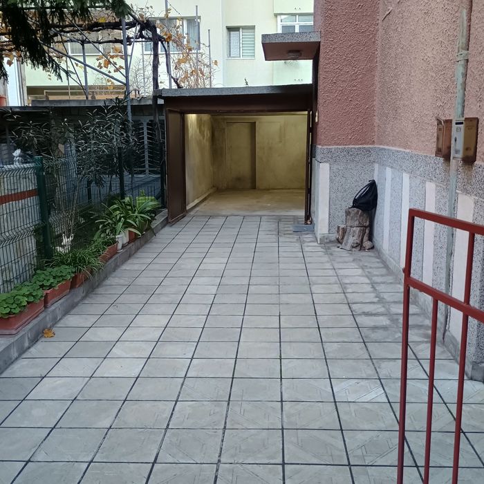 Гараж  под  наем