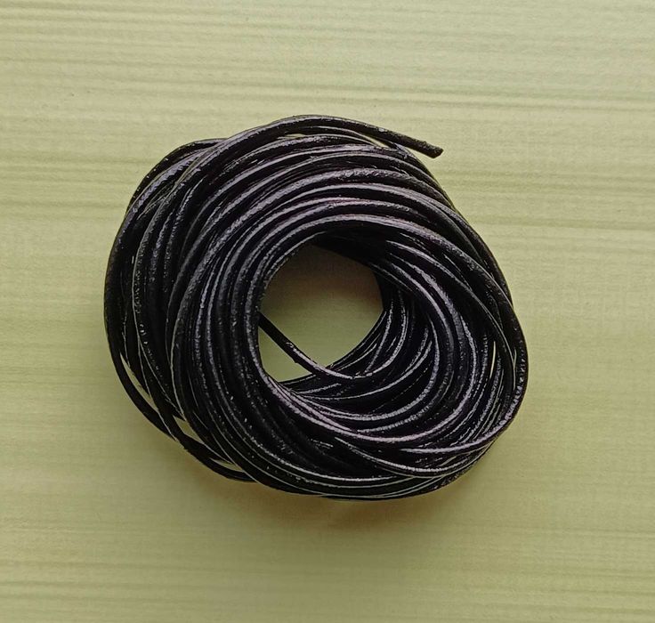 Кожен шнур 2 мм черен дължина 10 м
