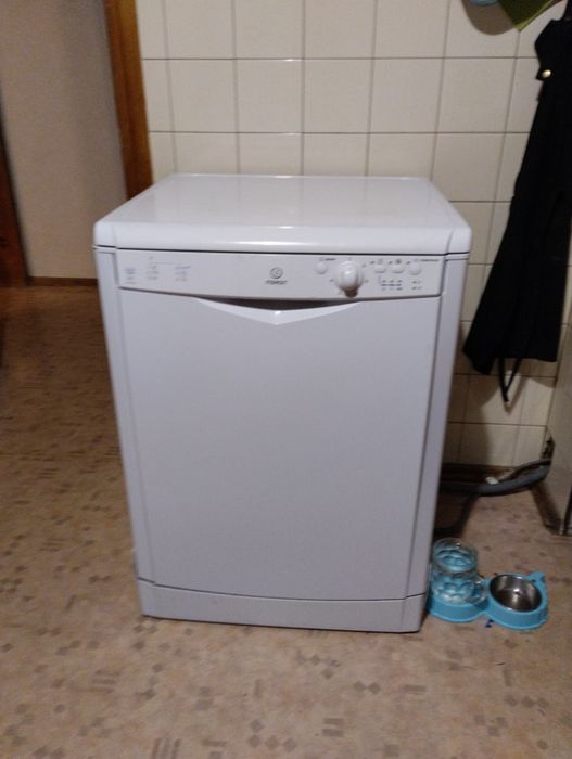 Посудомоечная машина Индезит.