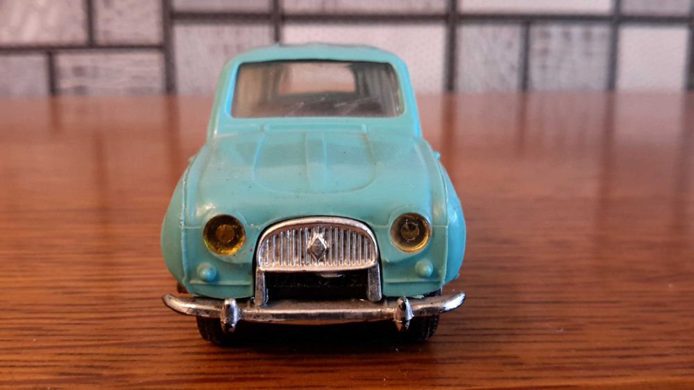 Пластмасова количка