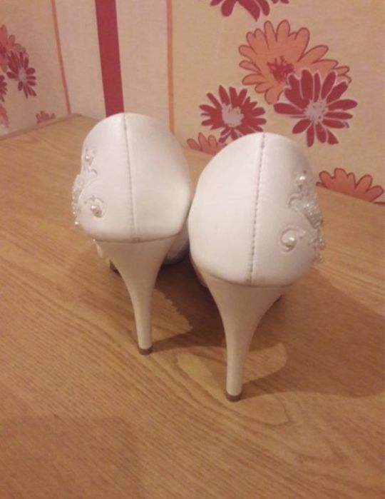 Свадебные туфли с вышивкой