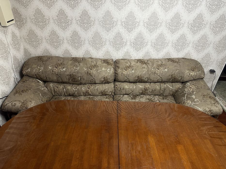 Раскладной стол со стульями