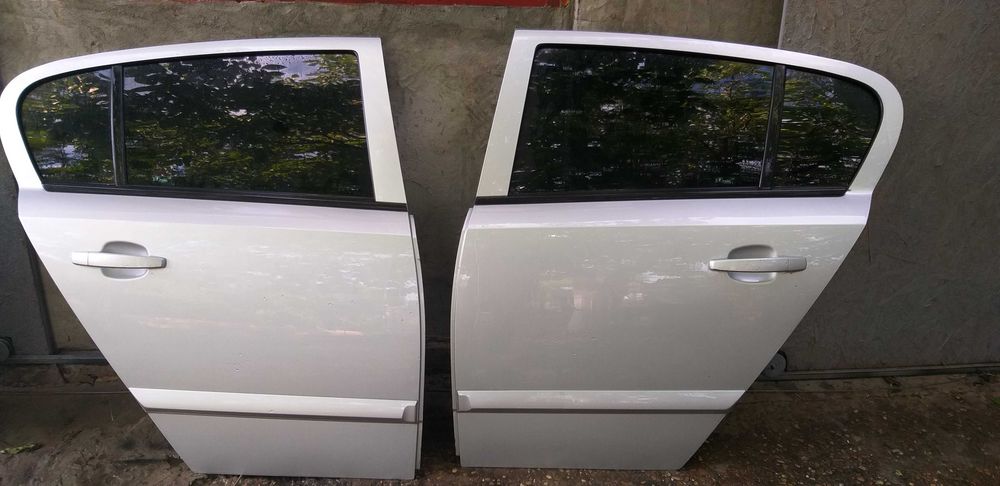 ușa stanga-dreapta spate opel astra h hatchback