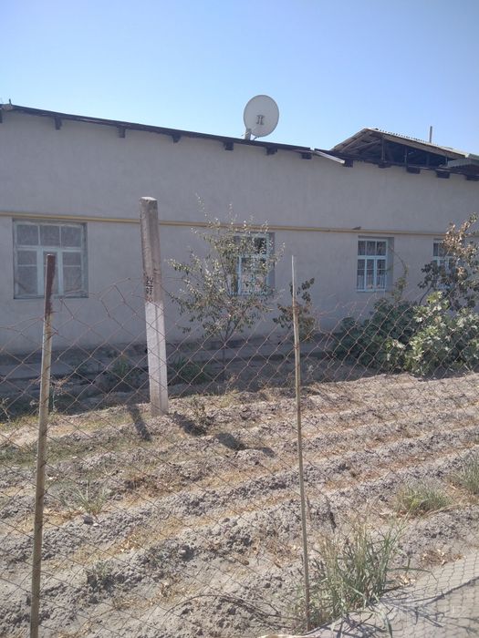 Hovli sotiladi 6 sotix 6 xona