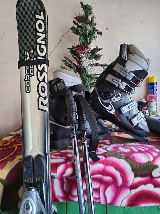 Vând clăpari damă Salomon nr.36 și schiuri Rossignol preț 1200