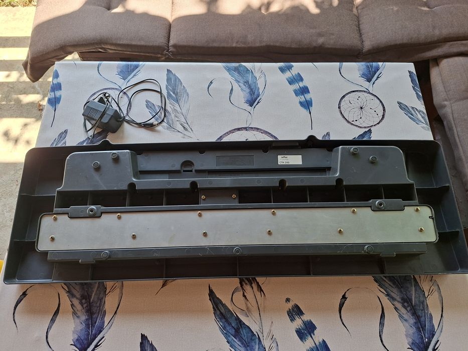 Vand doua orgi Casio,una perfect functionala(Casio CTK-1150) iar cealaltă pt piese