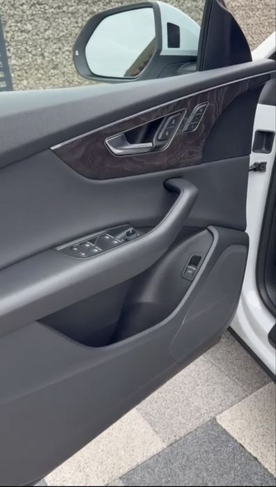 Audi Q8 variante +_