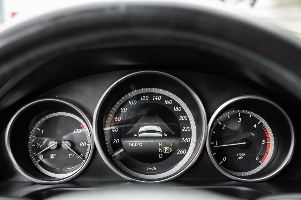 Mercedes  Benz E220 2014