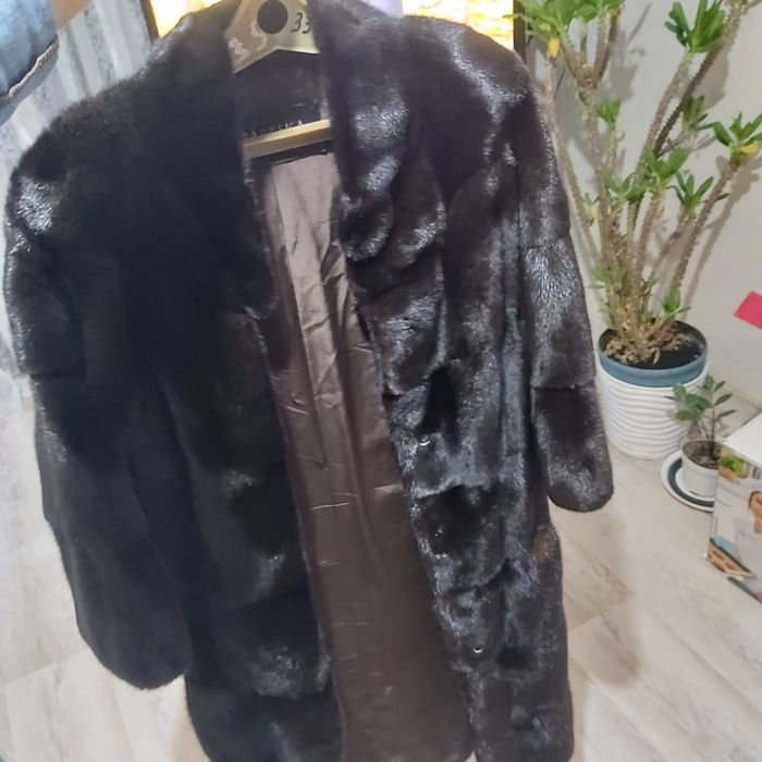 Продам шубу.                     Б.