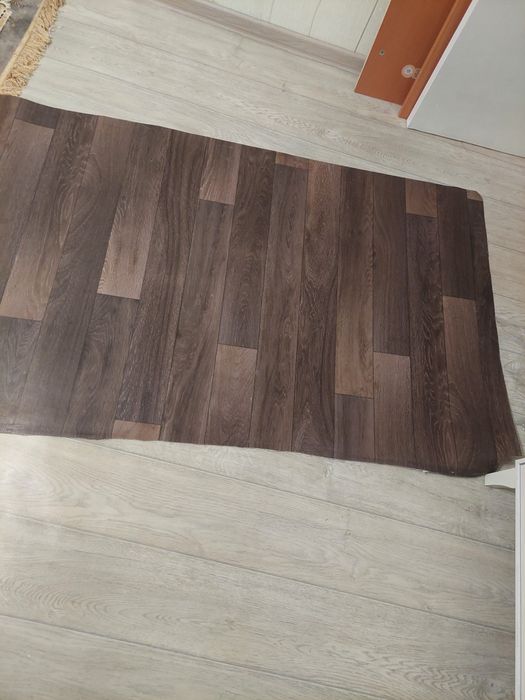 Линолиум  тёмного цвета