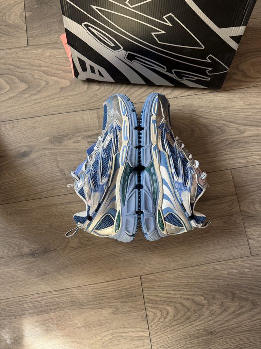 Off White Be Right Back