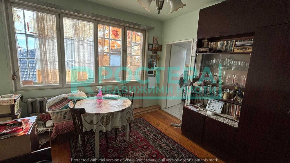 Многостаен Етаж от Къща - кв. Вароша