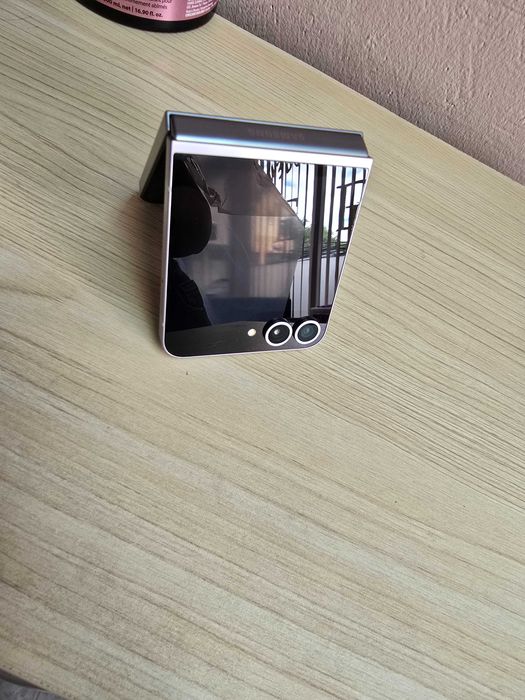 Смартфон Samsung Galaxy Z Flip6