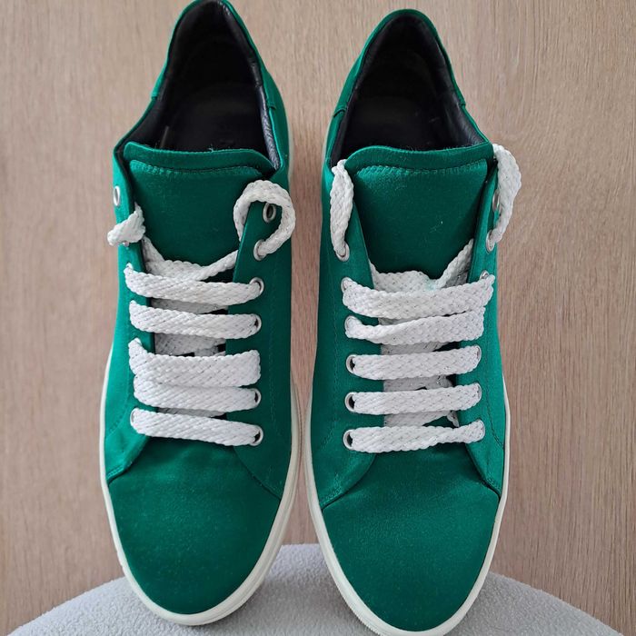 Incaltaminte marimea 40: stiletto, sandale, adidasi, pantofi sport