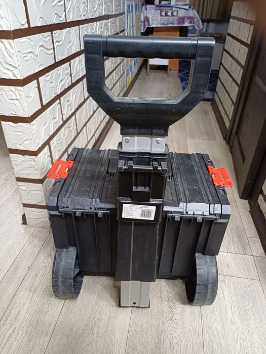 Продам ящик - тележка" QBRICK"