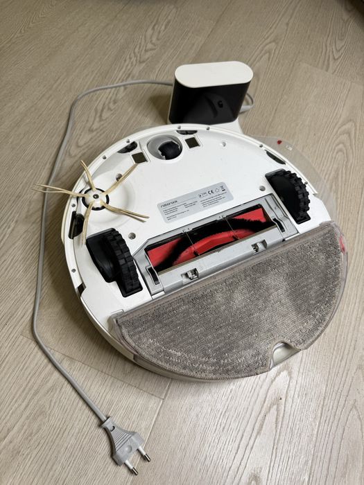 Roborock S5 Max - aspirator robot cu mop aproape nou