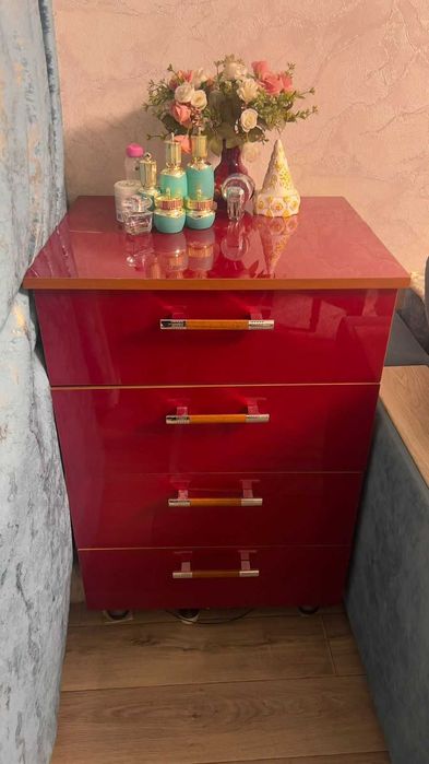 Продам тумбу небольшая