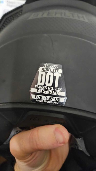 Каска Черна ICON Airflite Stealth