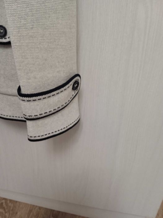 Продам жакет трикотажный