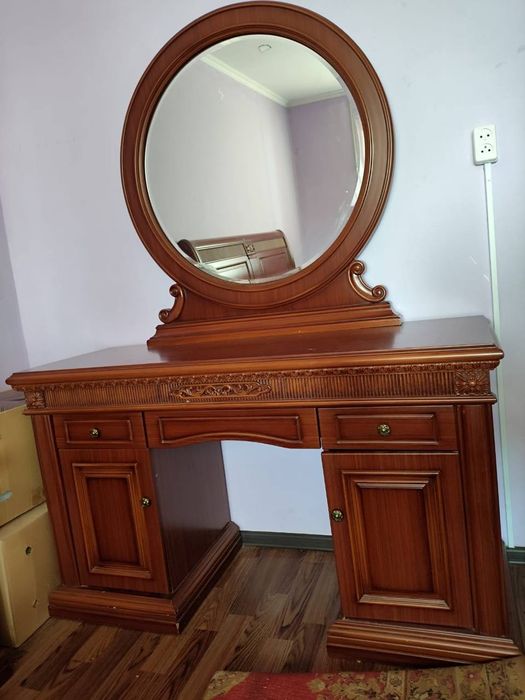 Продается спальный гарнитур