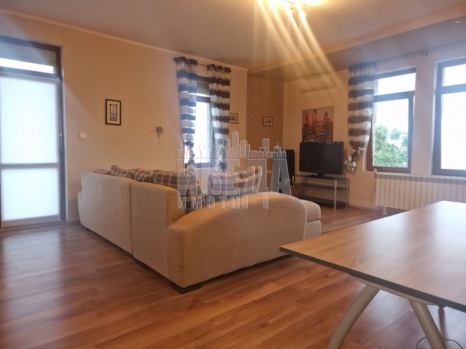 Къща в Варна, област-м-т Манастирски рид площ 465