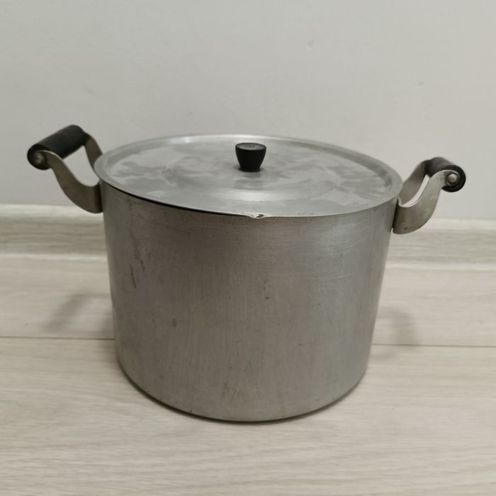 Кастрюля алюминиевая