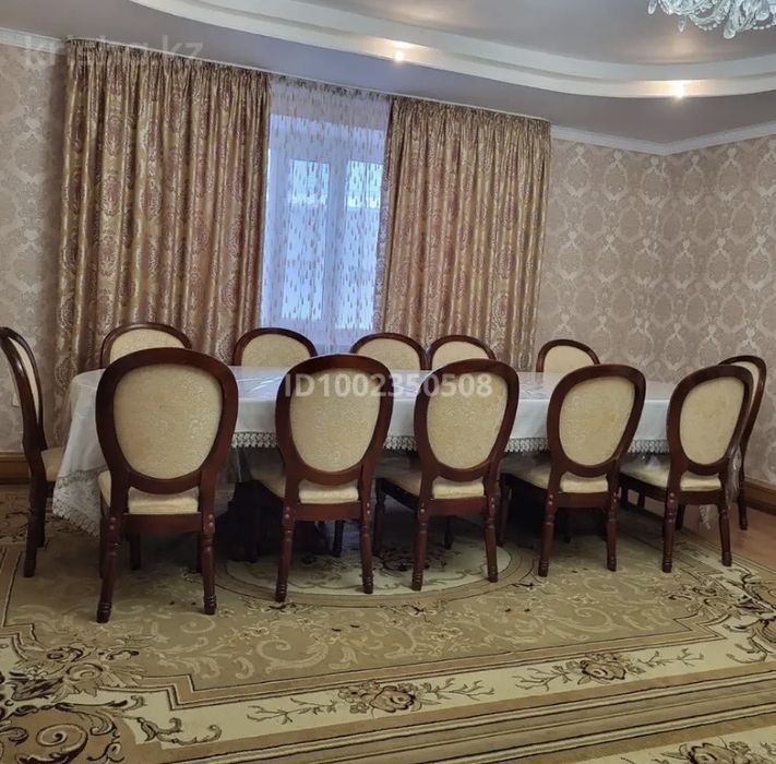 Продается дом в центре города, 8 комнат