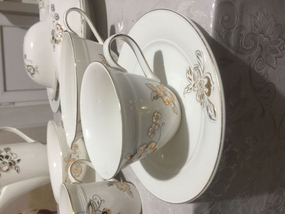 Продам чайно столовый набор