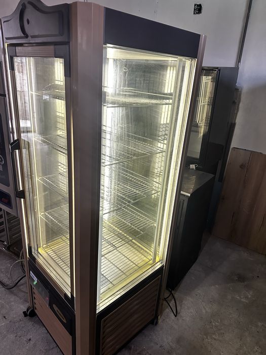 Сладкарска хладилна витрина