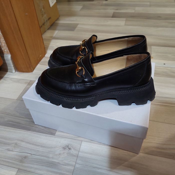 Лоферы женские черные