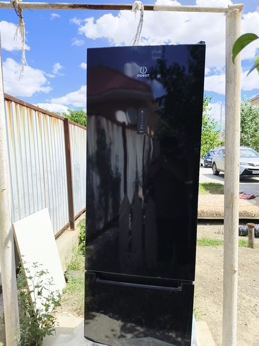 Холодильник бу Indesit