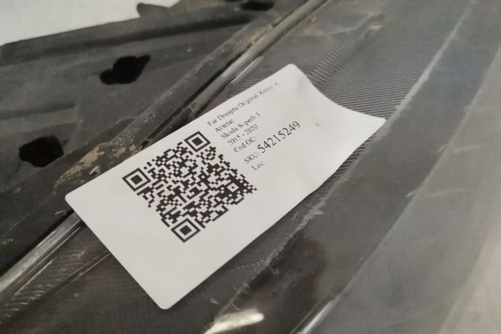 Фар Дясно Оригинален Ксенон Адаптивен Повреден Шкода Суперб 3 / Skoda