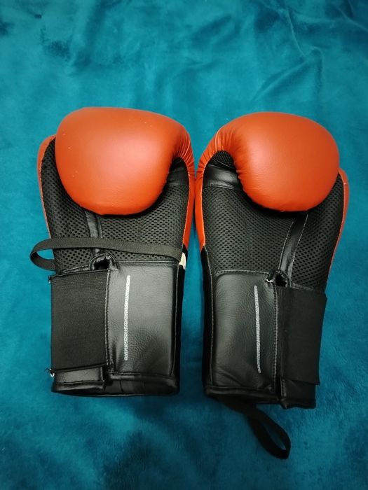 Боксерские перчатки 10oz в отличном состоянии