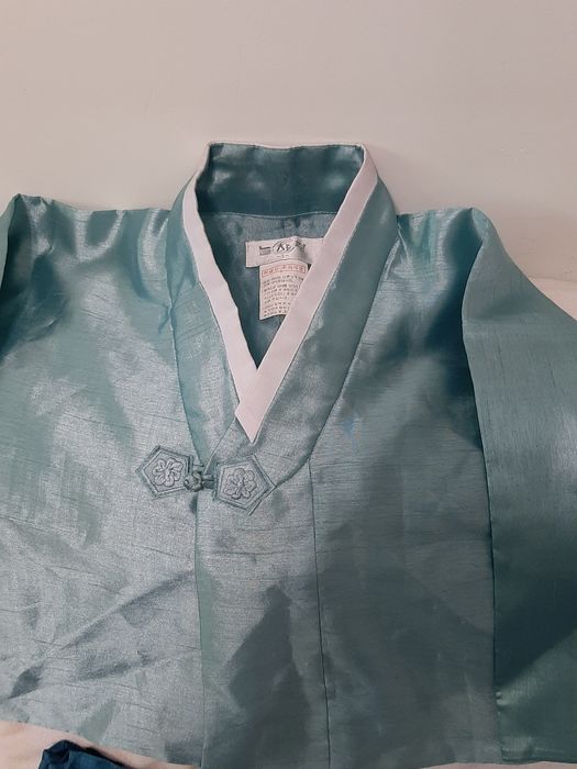 Продаём традиционные корейские костюмы