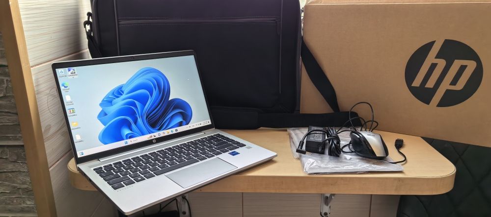 Laptop HP ProBook 14 G8_i7 1165G7_16GB DDR4_512GB SSD_NOU + Geanta